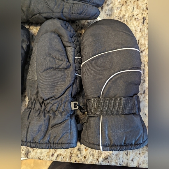 Woman's gloves & Mitts Size S or Youth L - Picture 3 of 10